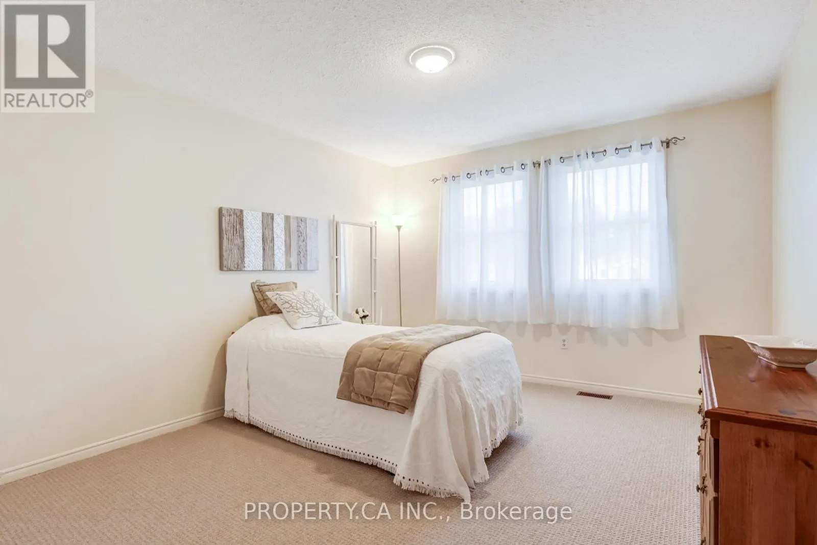 411 FREEMAN CRESCENT