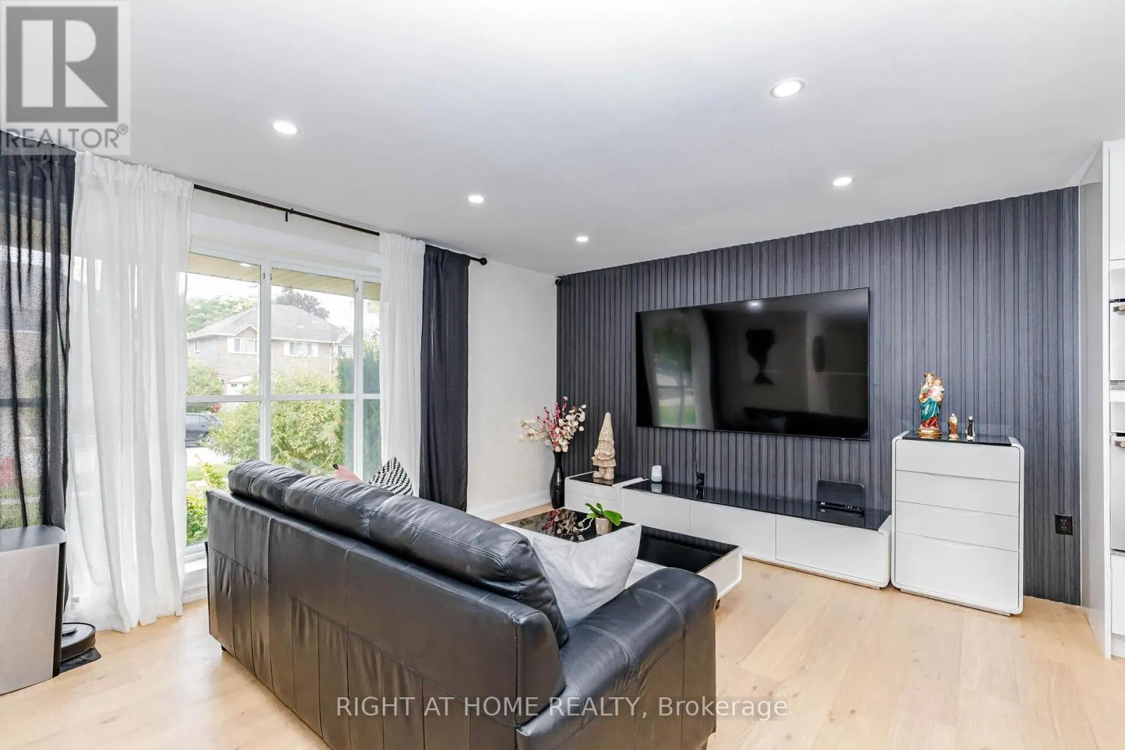 2358 ARNOLD CRESCENT