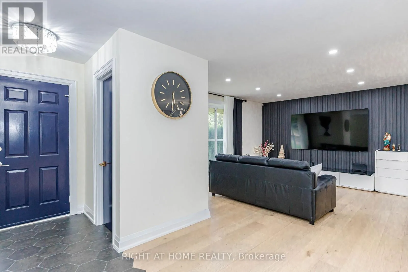 2358 ARNOLD CRESCENT