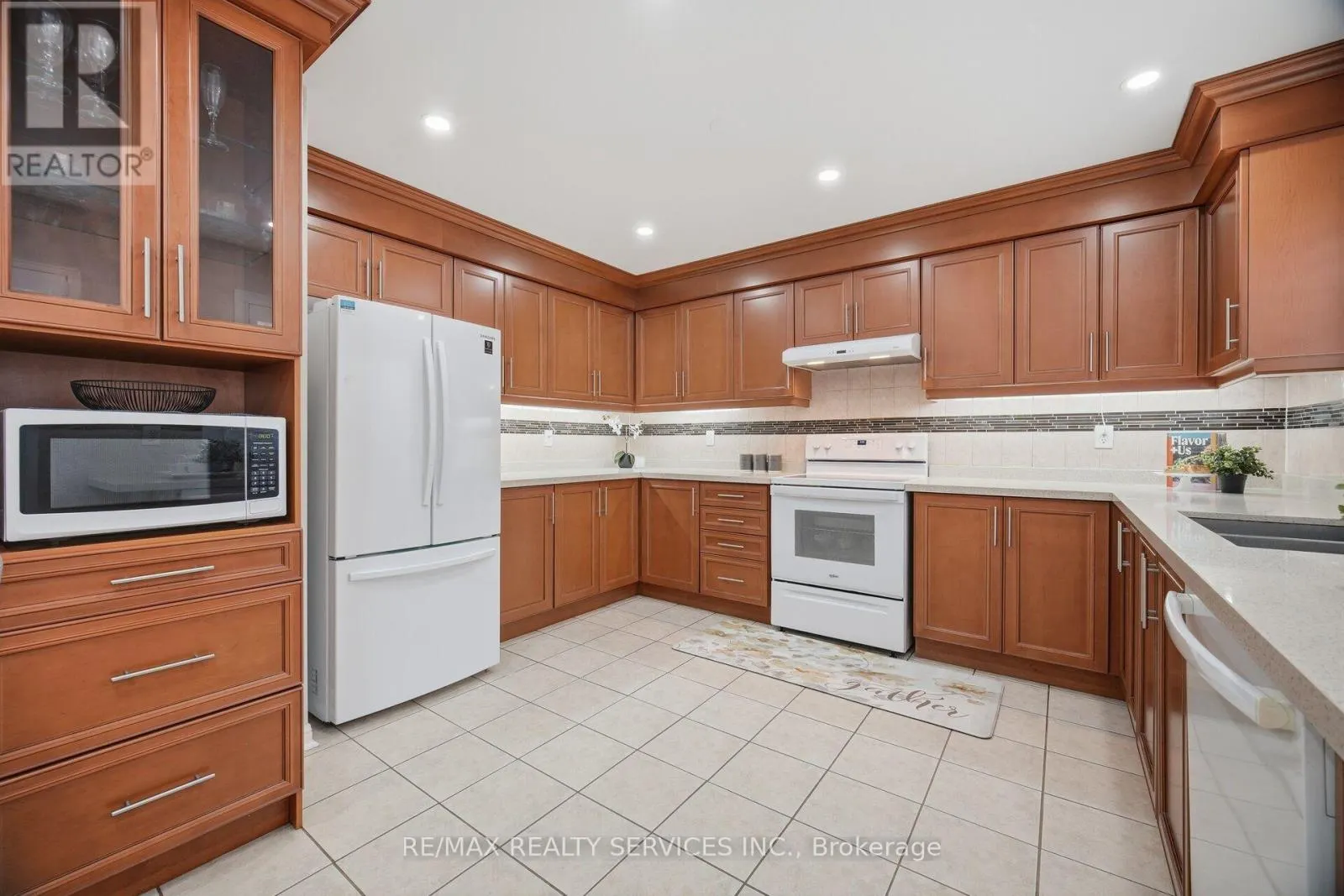 881 LANCASTER BOULEVARD