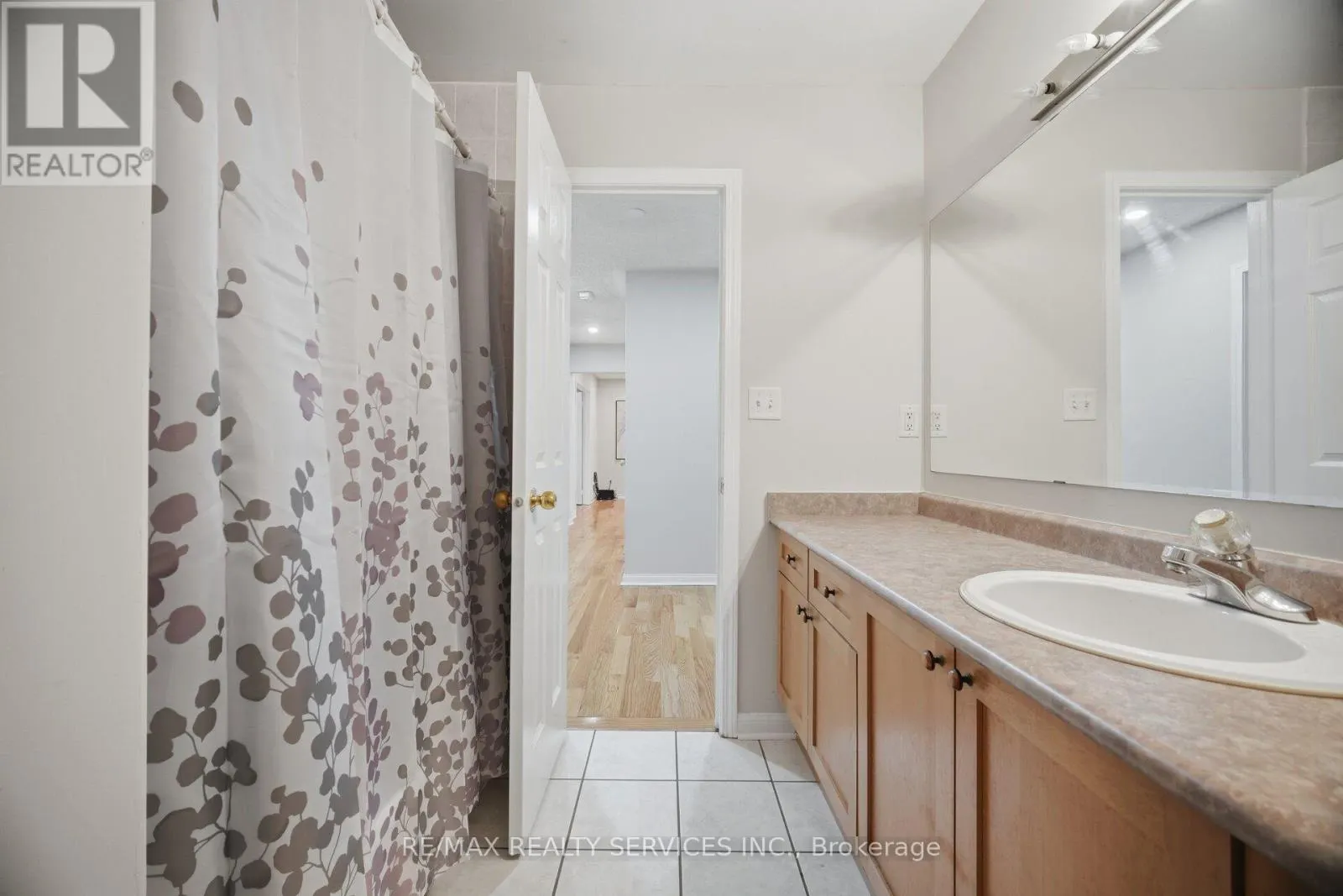 881 LANCASTER BOULEVARD