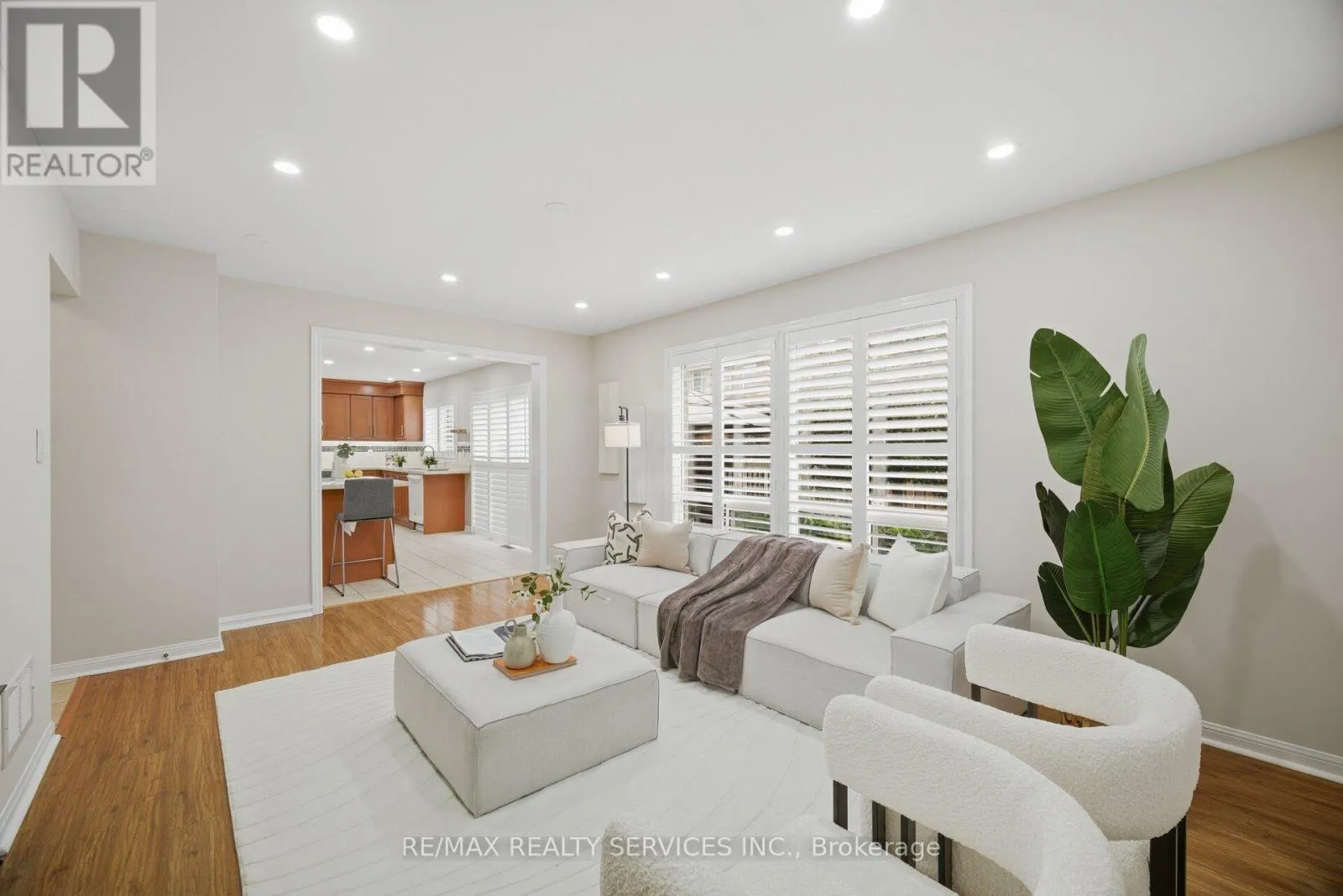 881 LANCASTER BOULEVARD