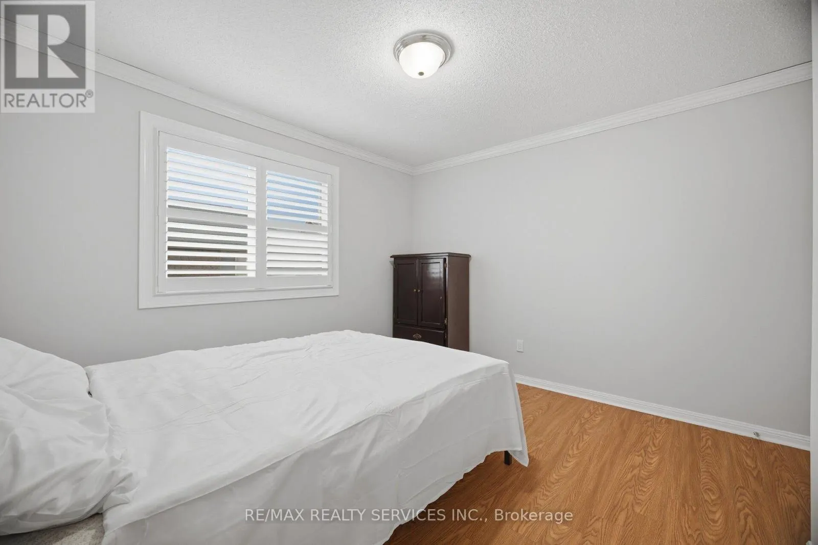 881 LANCASTER BOULEVARD