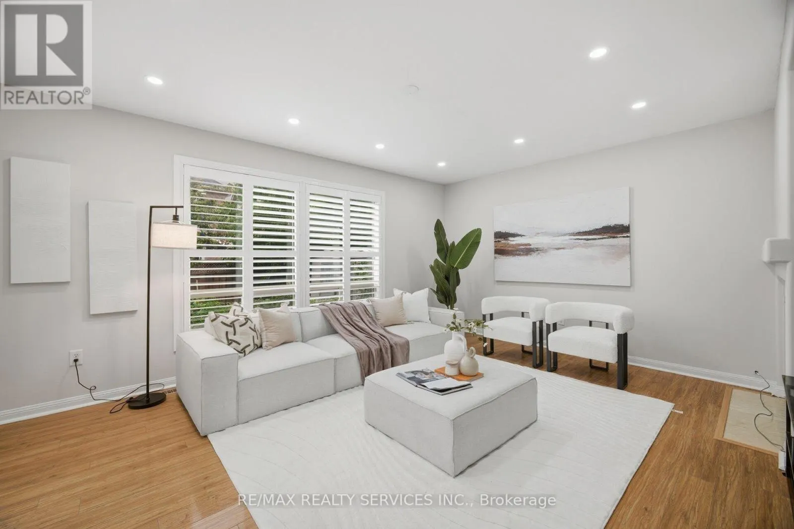 881 LANCASTER BOULEVARD