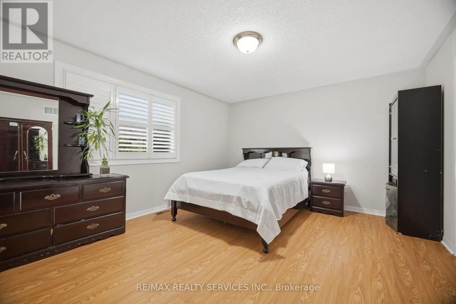 881 LANCASTER BOULEVARD