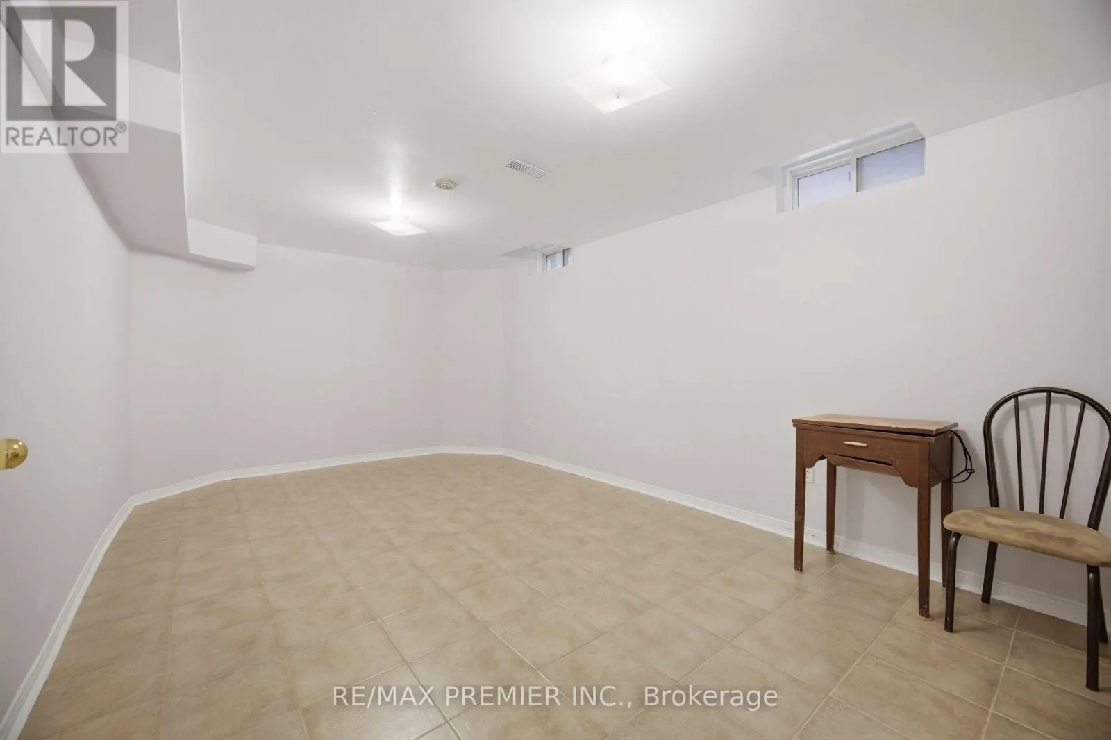 14 CRESTRIDGE DRIVE