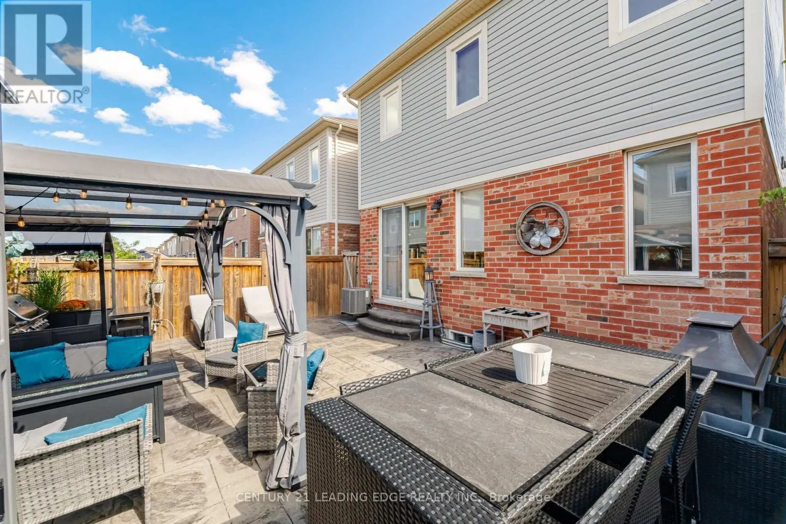 545 GIBSON CRESCENT