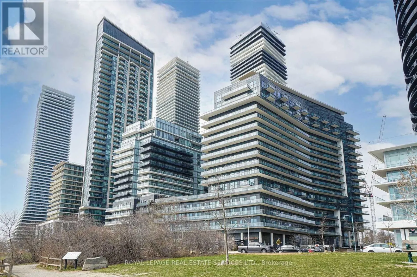 1702 - 39 ANNIE CRAIG DRIVE