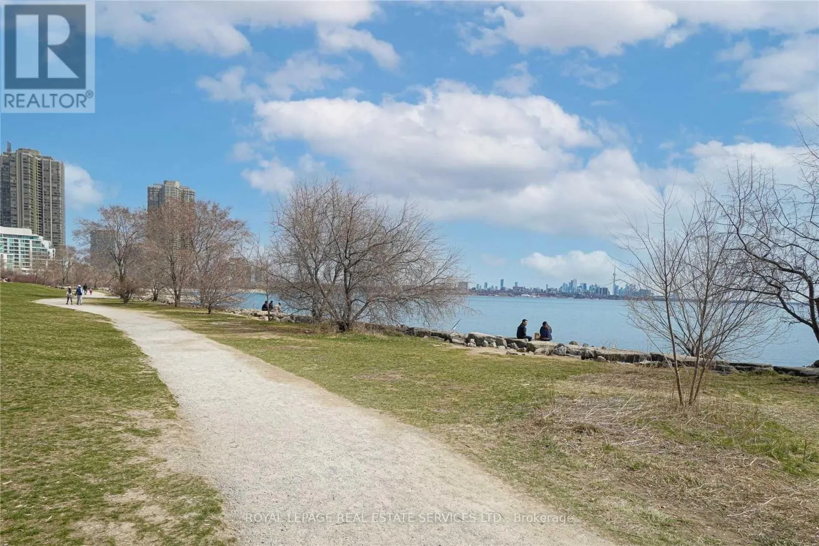 1702 - 39 ANNIE CRAIG DRIVE