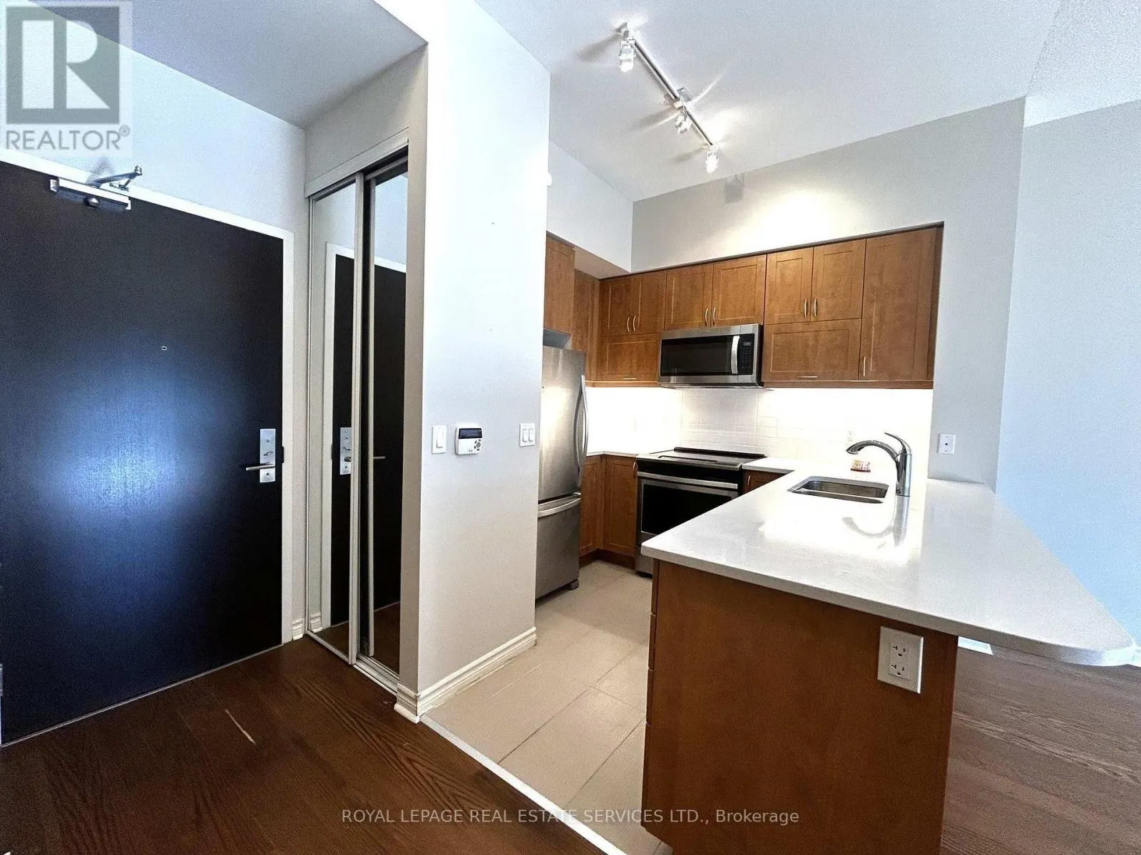 1702 - 39 ANNIE CRAIG DRIVE