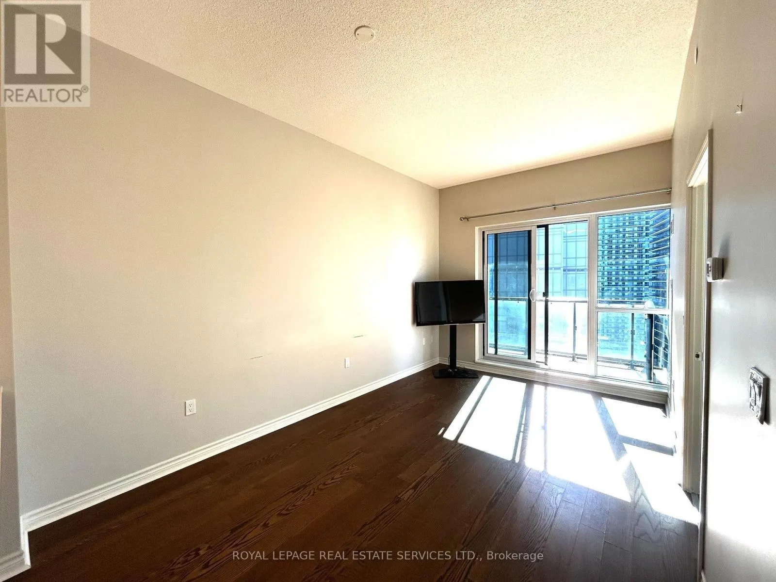 1702 - 39 ANNIE CRAIG DRIVE