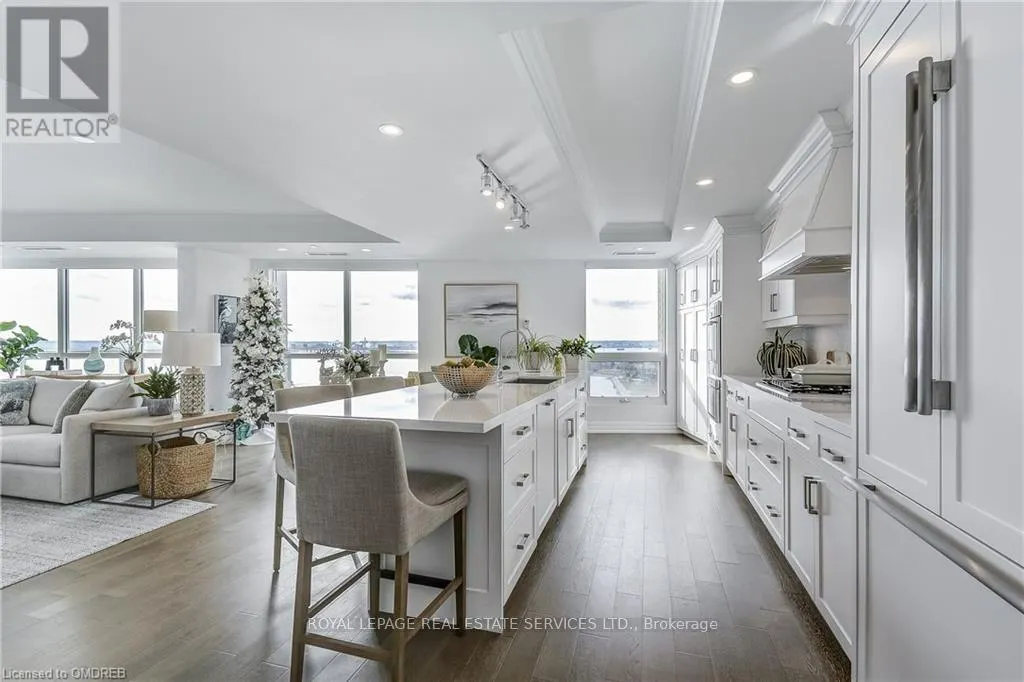 1704 - 2060 LAKESHORE ROAD
