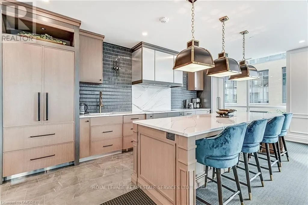 1704 - 2060 LAKESHORE ROAD