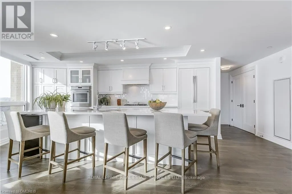 1704 - 2060 LAKESHORE ROAD
