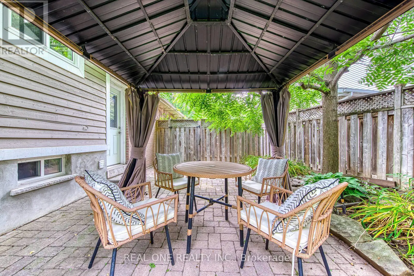 28 OSBORNE CRESCENT