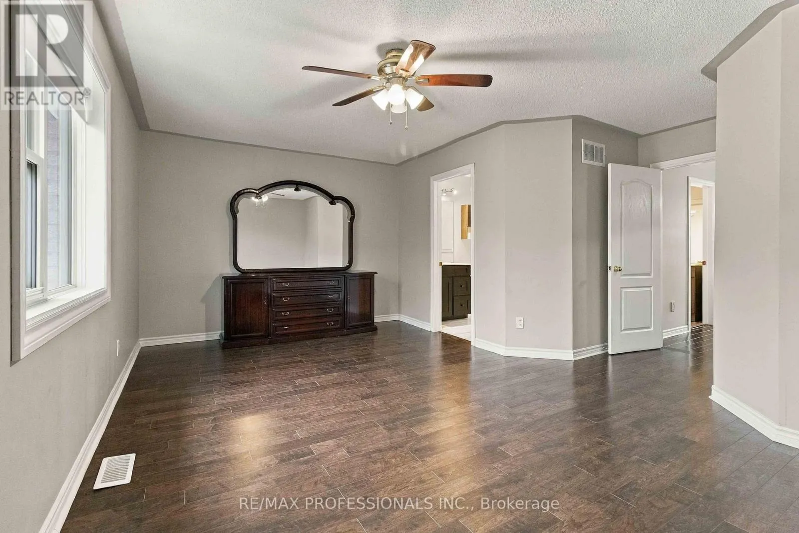 34 JOLLEY COURT