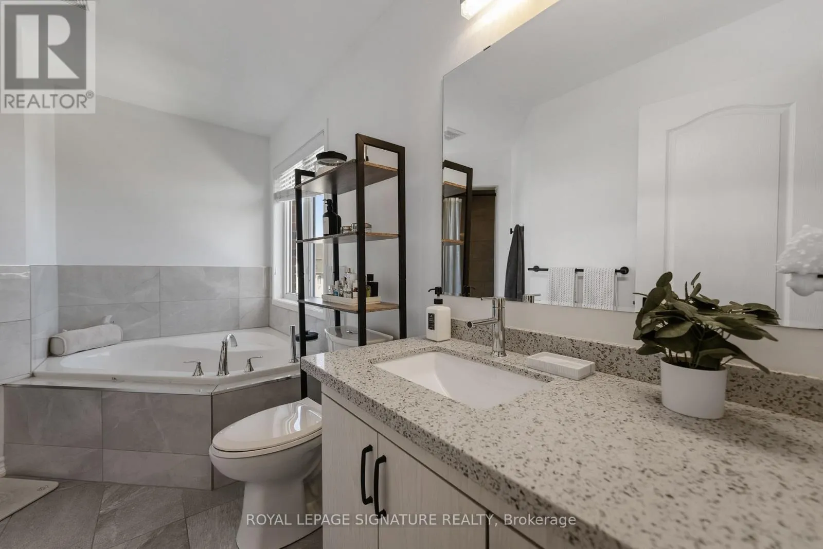 3195 MUNSON CRESCENT