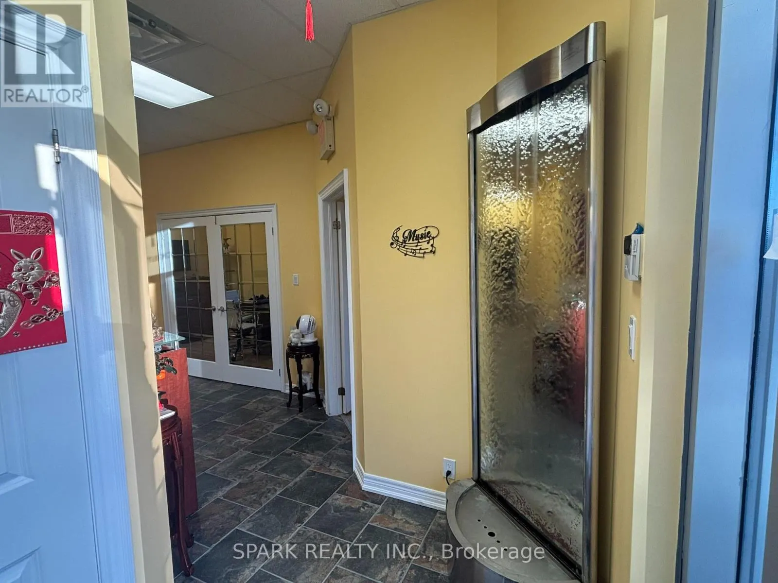 6 - 5006 SOUTH SERVICE ROAD