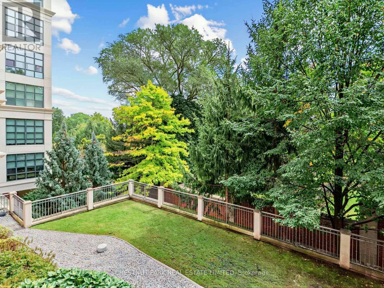 311 - 2855 BLOOR STREET W
