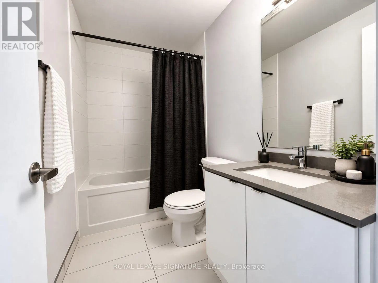 D313 - 5220 DUNDAS STREET
