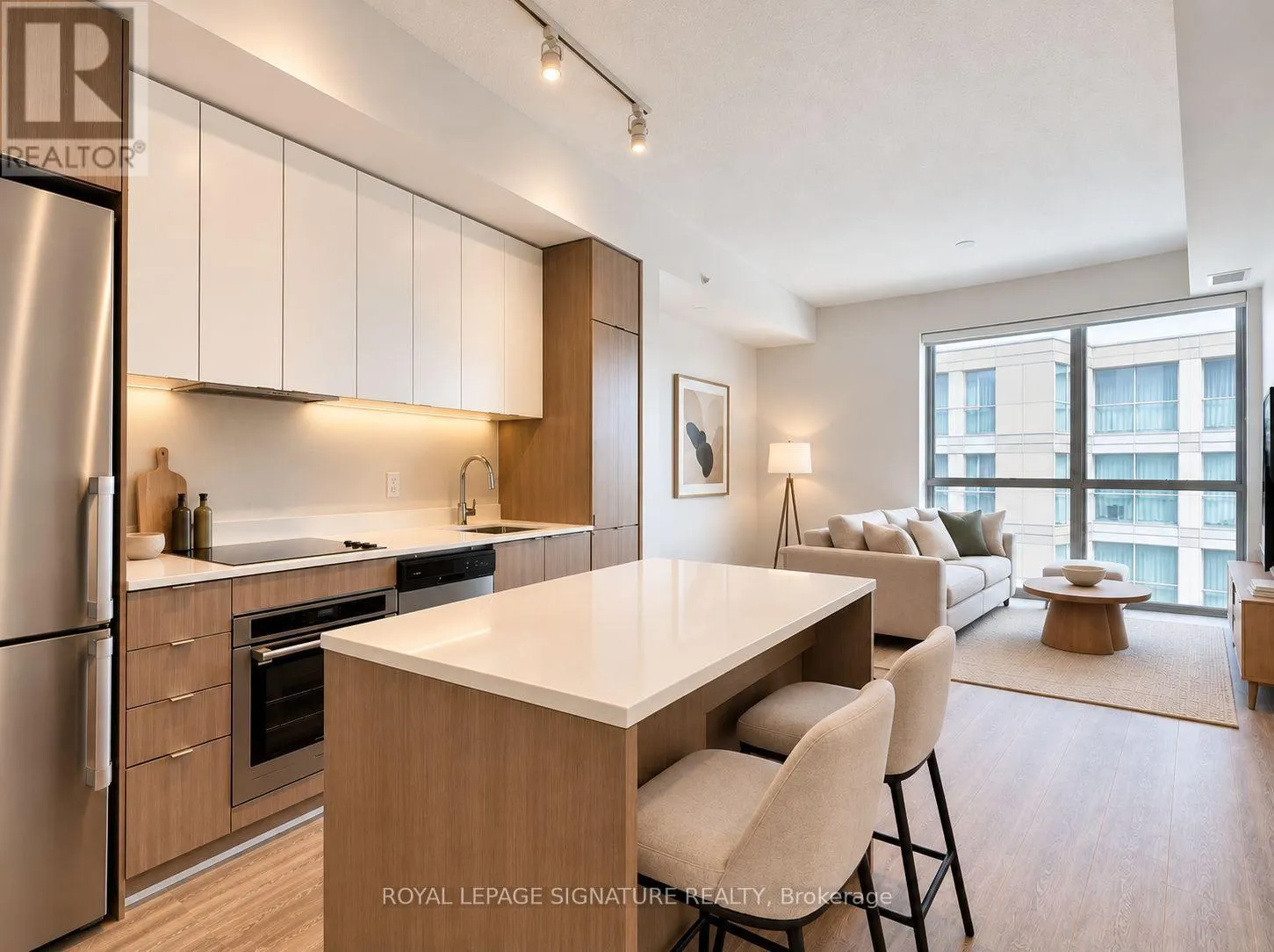 D313 - 5220 DUNDAS STREET