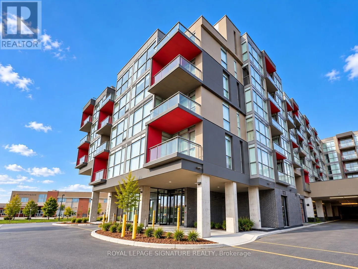 D313 - 5220 DUNDAS STREET