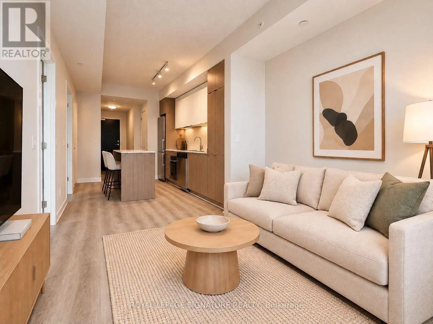 D313 - 5220 DUNDAS STREET