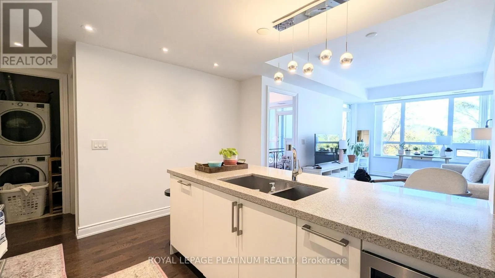 520 - 3500 LAKESHORE ROAD W