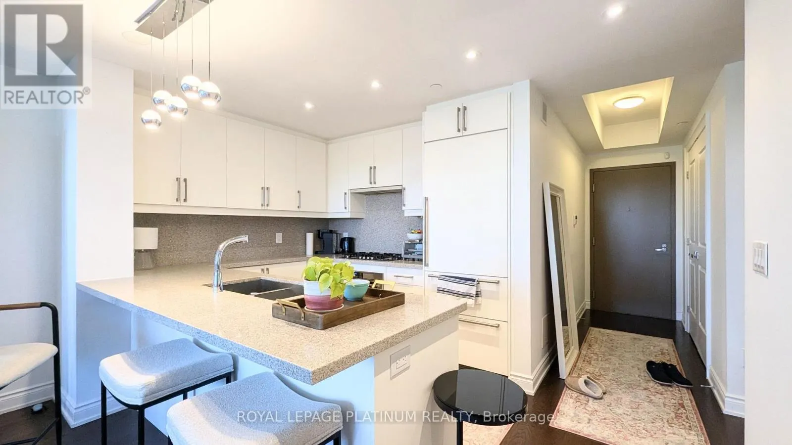 520 - 3500 LAKESHORE ROAD W
