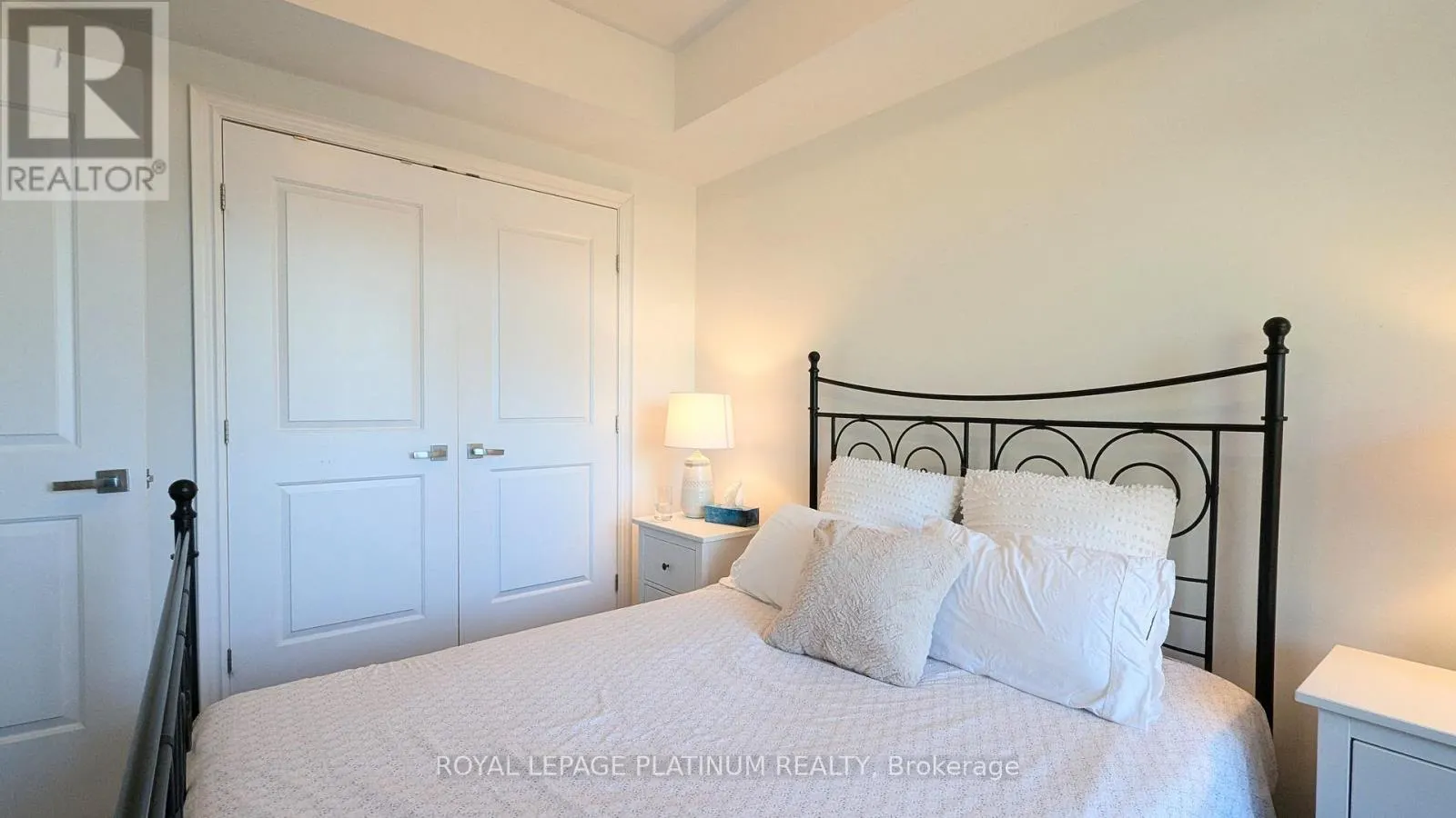 520 - 3500 LAKESHORE ROAD W