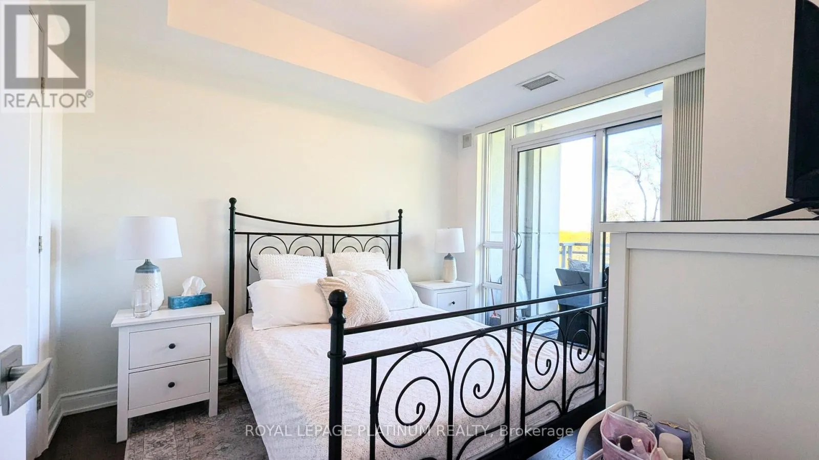 520 - 3500 LAKESHORE ROAD W