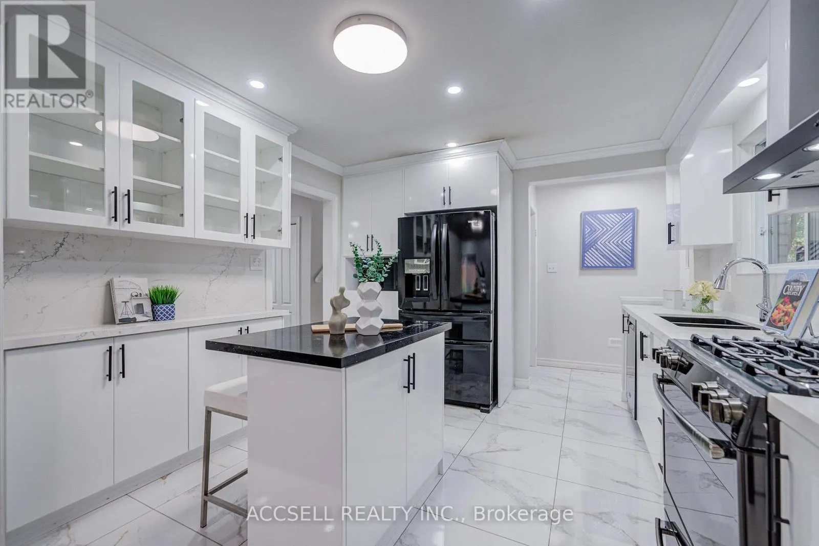440 SUNSET DRIVE