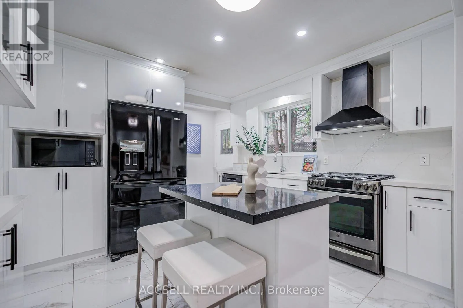 440 SUNSET DRIVE