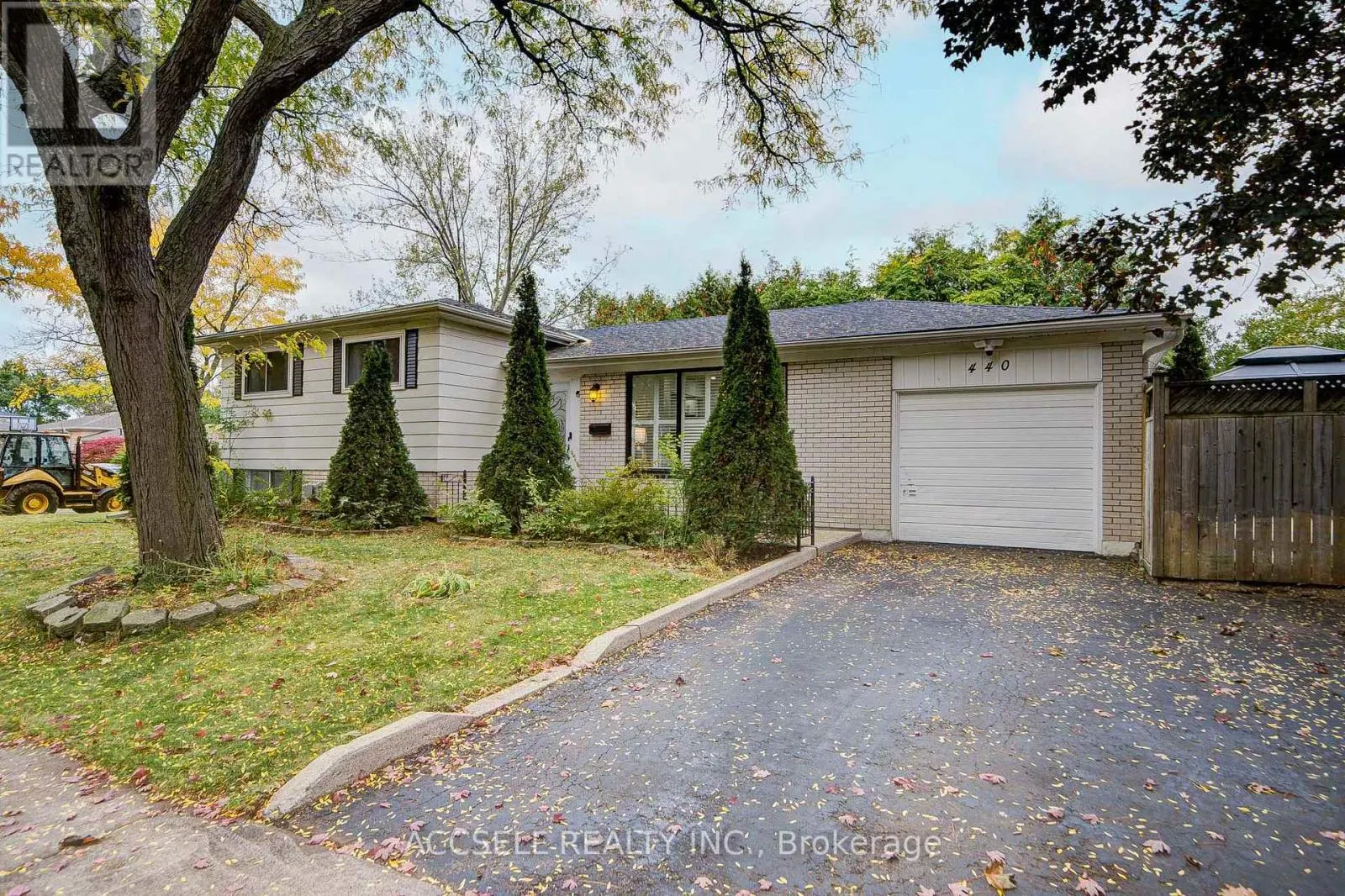 440 SUNSET DRIVE