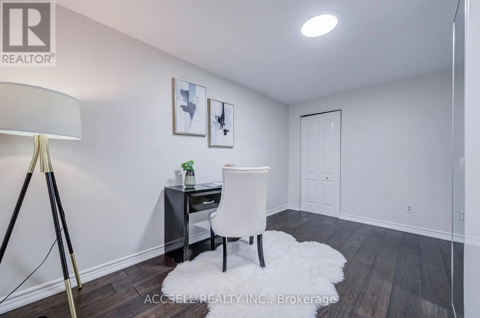 440 SUNSET DRIVE
