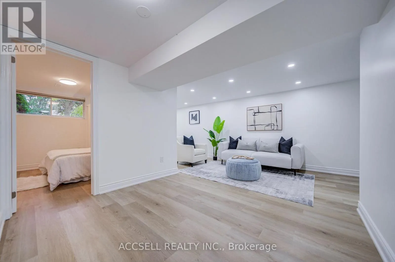 440 SUNSET DRIVE