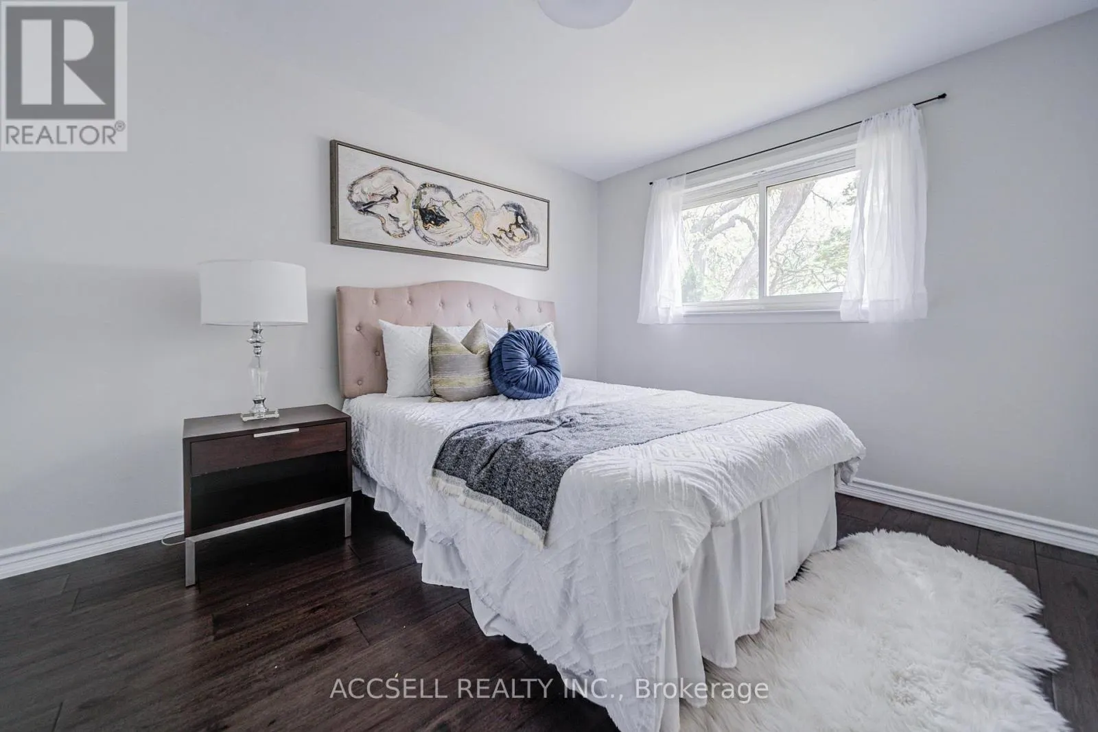 440 SUNSET DRIVE