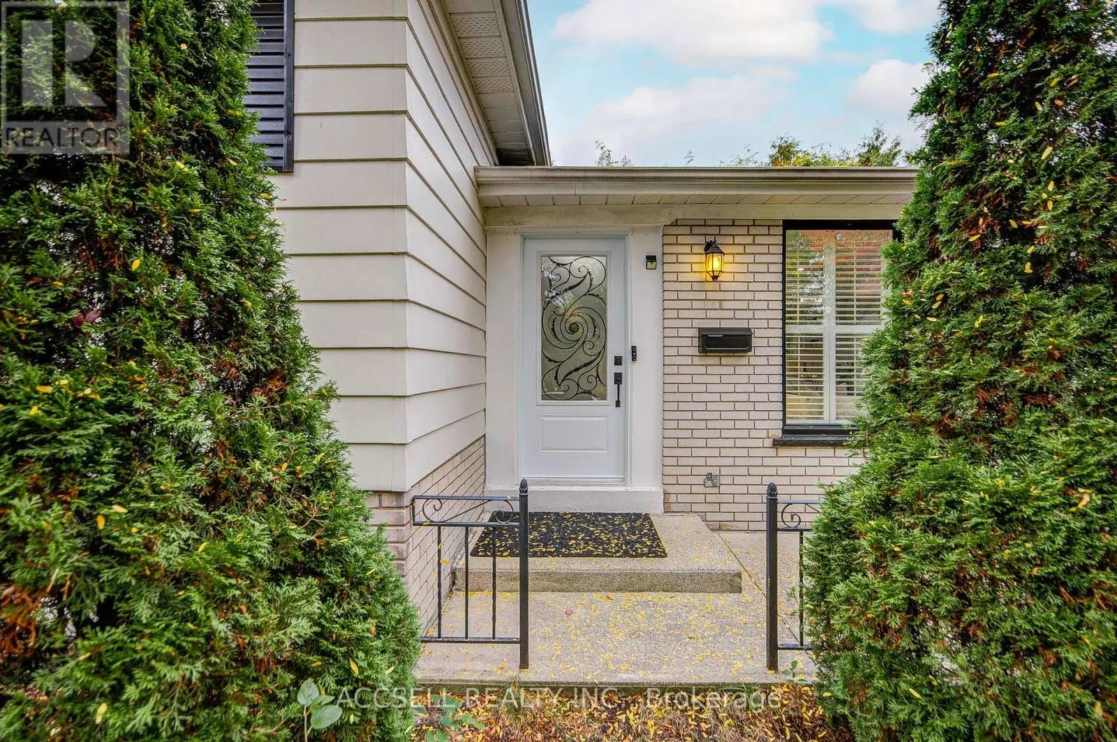 440 SUNSET DRIVE
