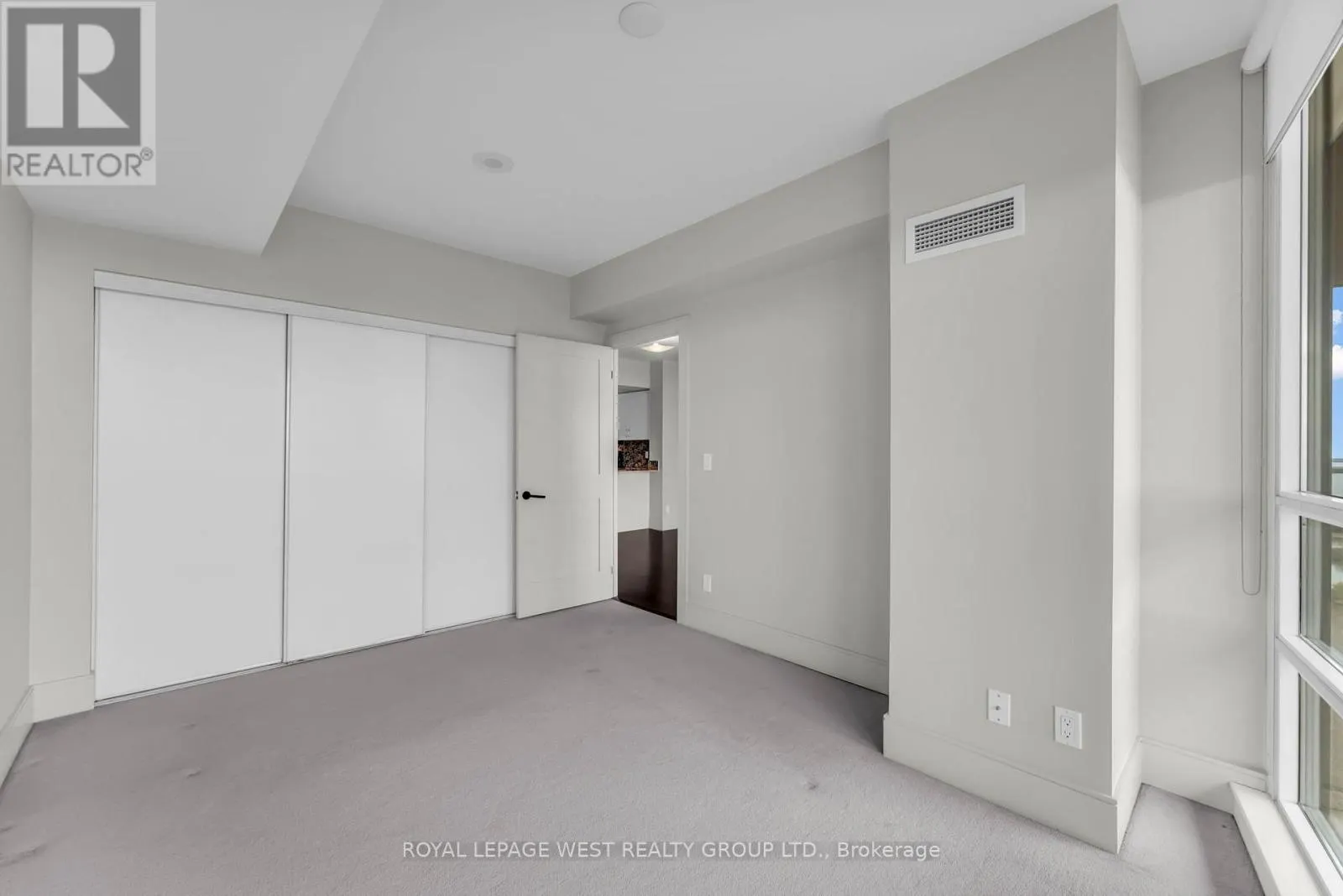 2201 - 15 LEGION ROAD