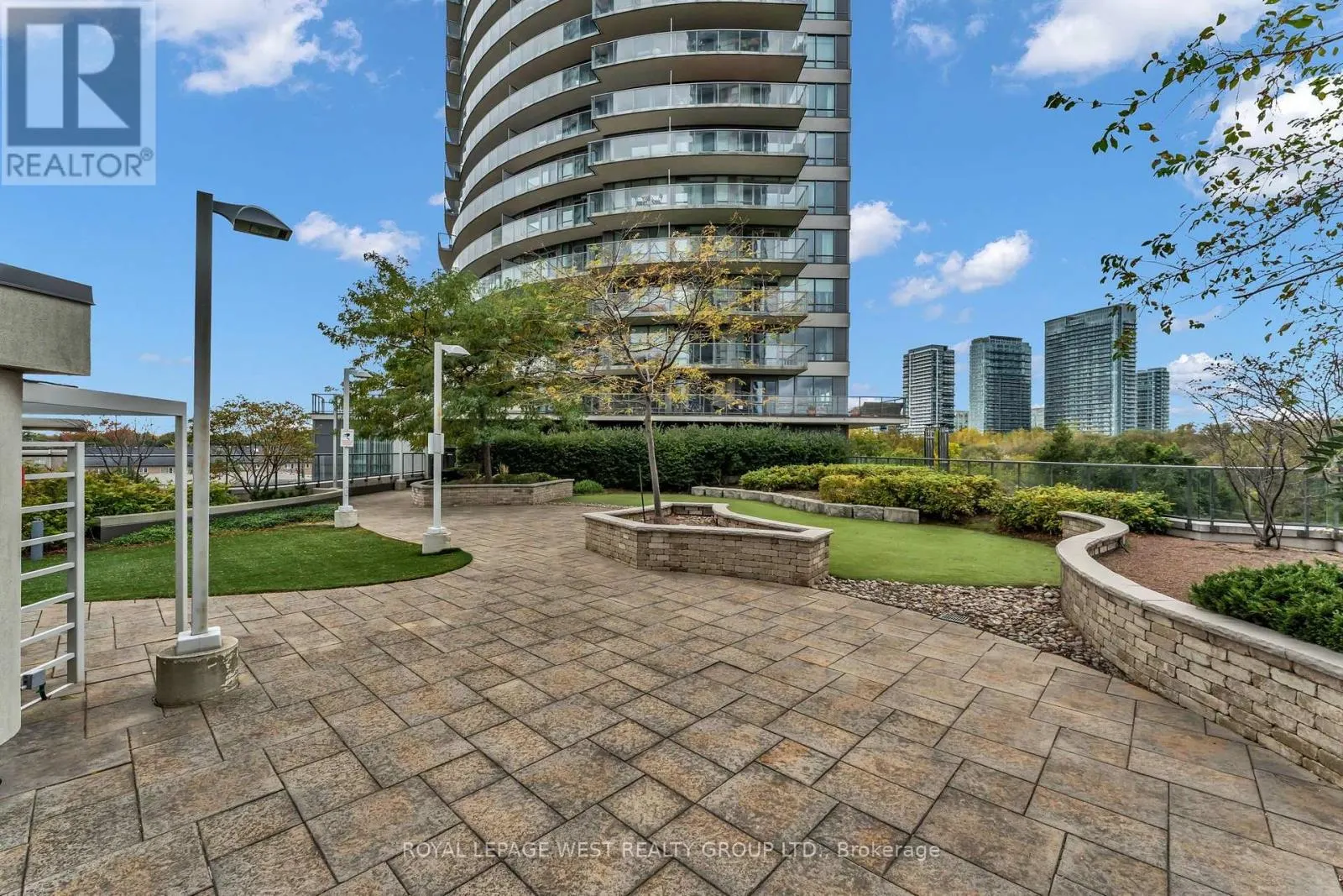 2201 - 15 LEGION ROAD