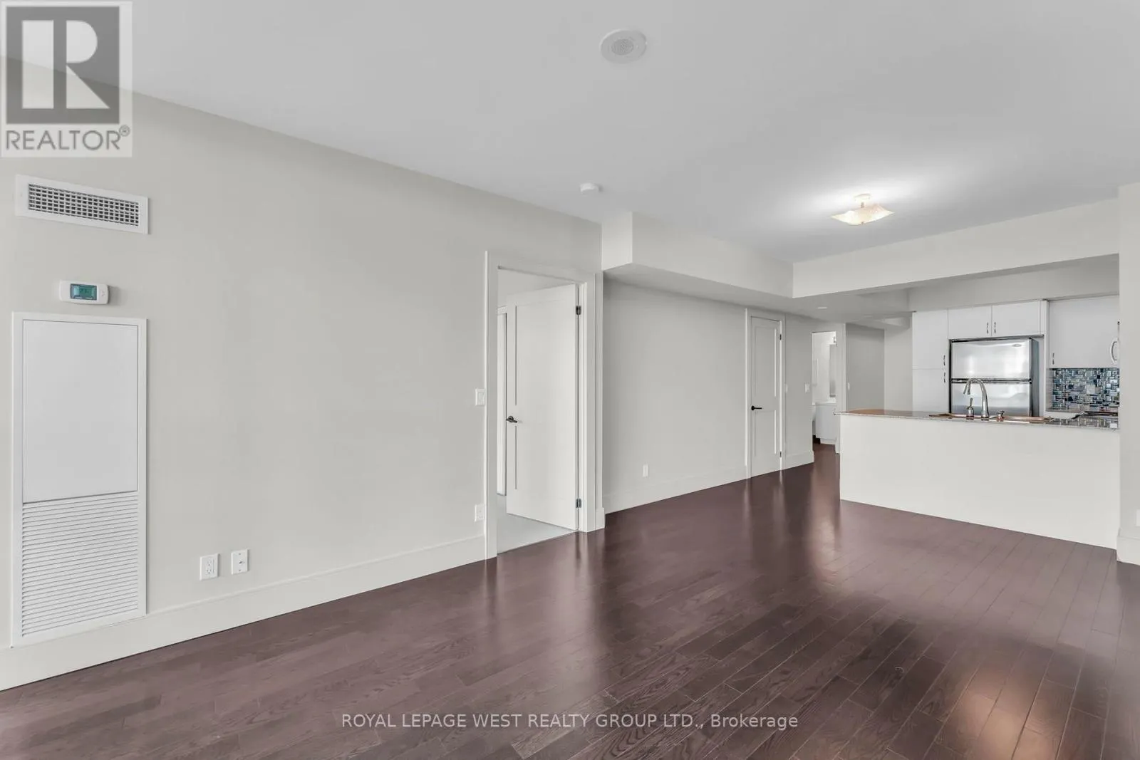 2201 - 15 LEGION ROAD