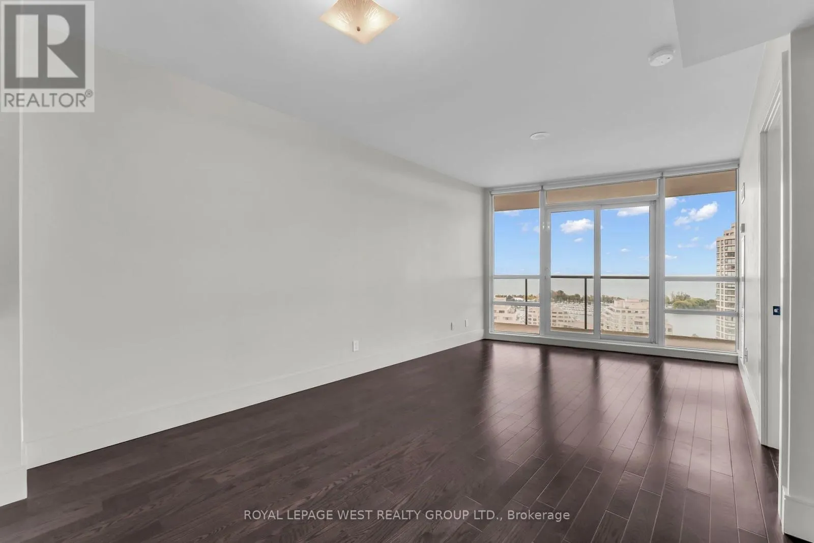 2201 - 15 LEGION ROAD