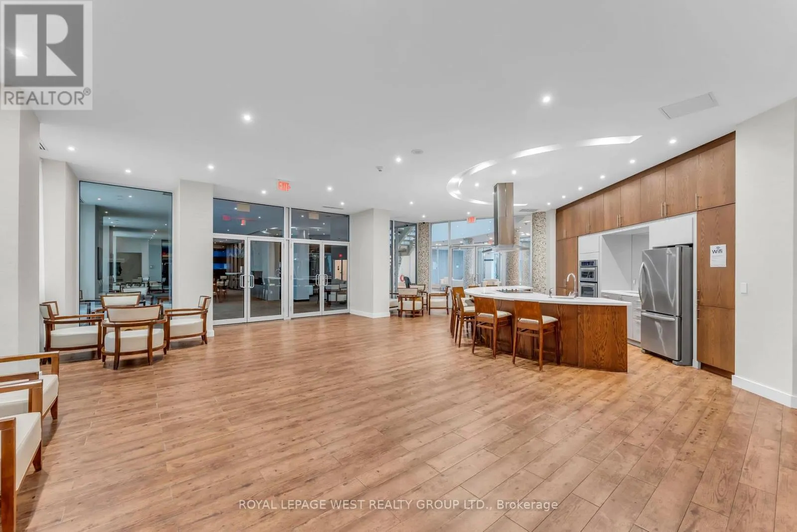 2201 - 15 LEGION ROAD