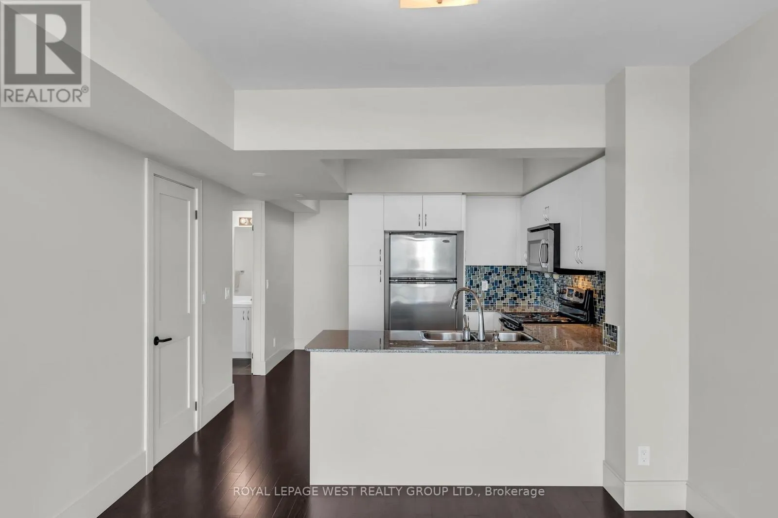 2201 - 15 LEGION ROAD