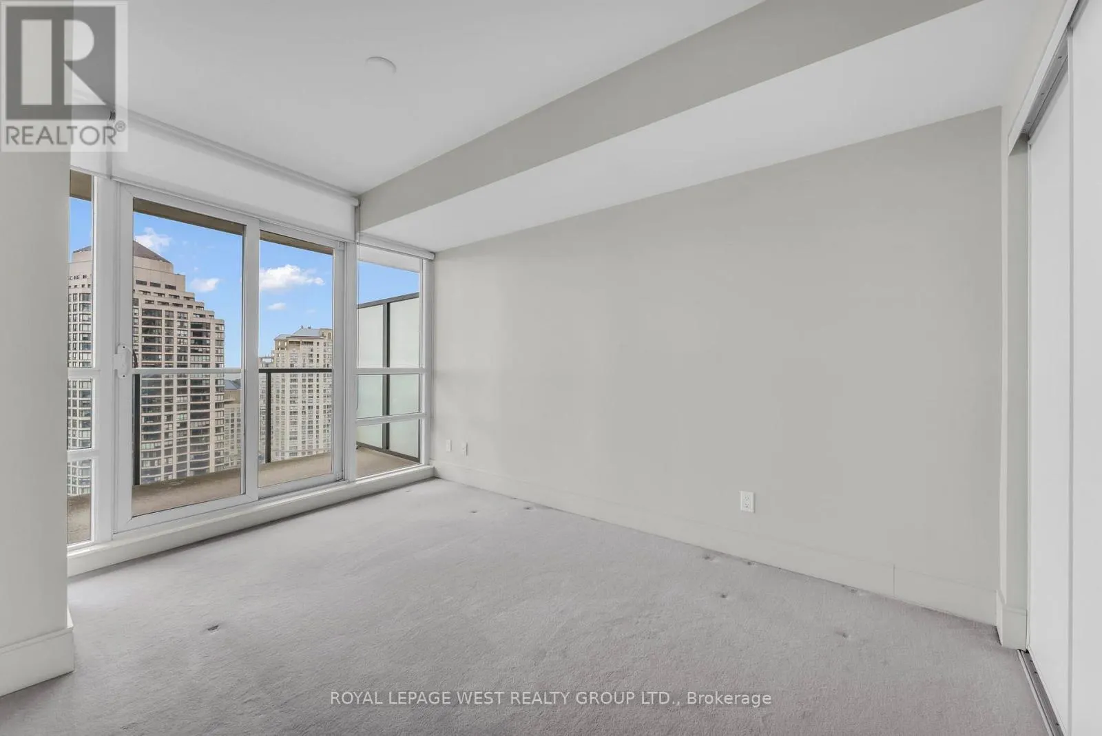 2201 - 15 LEGION ROAD