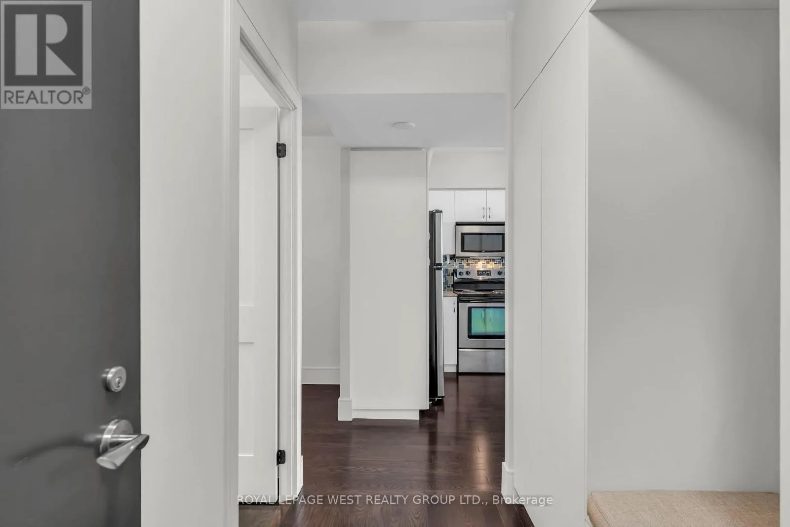 2201 - 15 LEGION ROAD