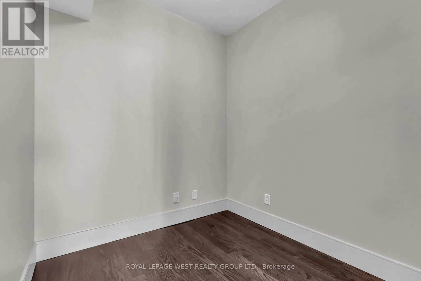2201 - 15 LEGION ROAD