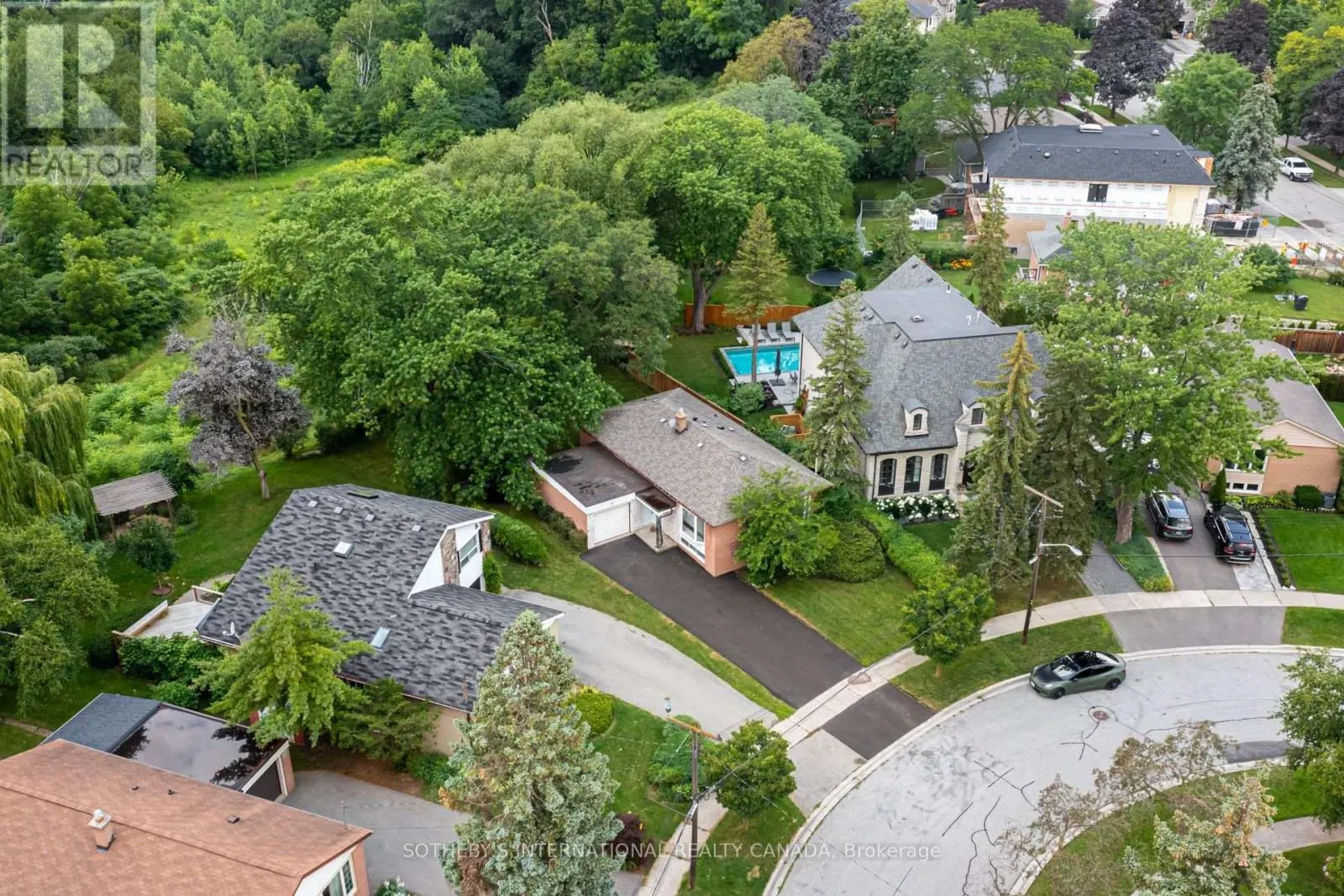 MAIN - 18 PUCKERIDGE CRESCENT