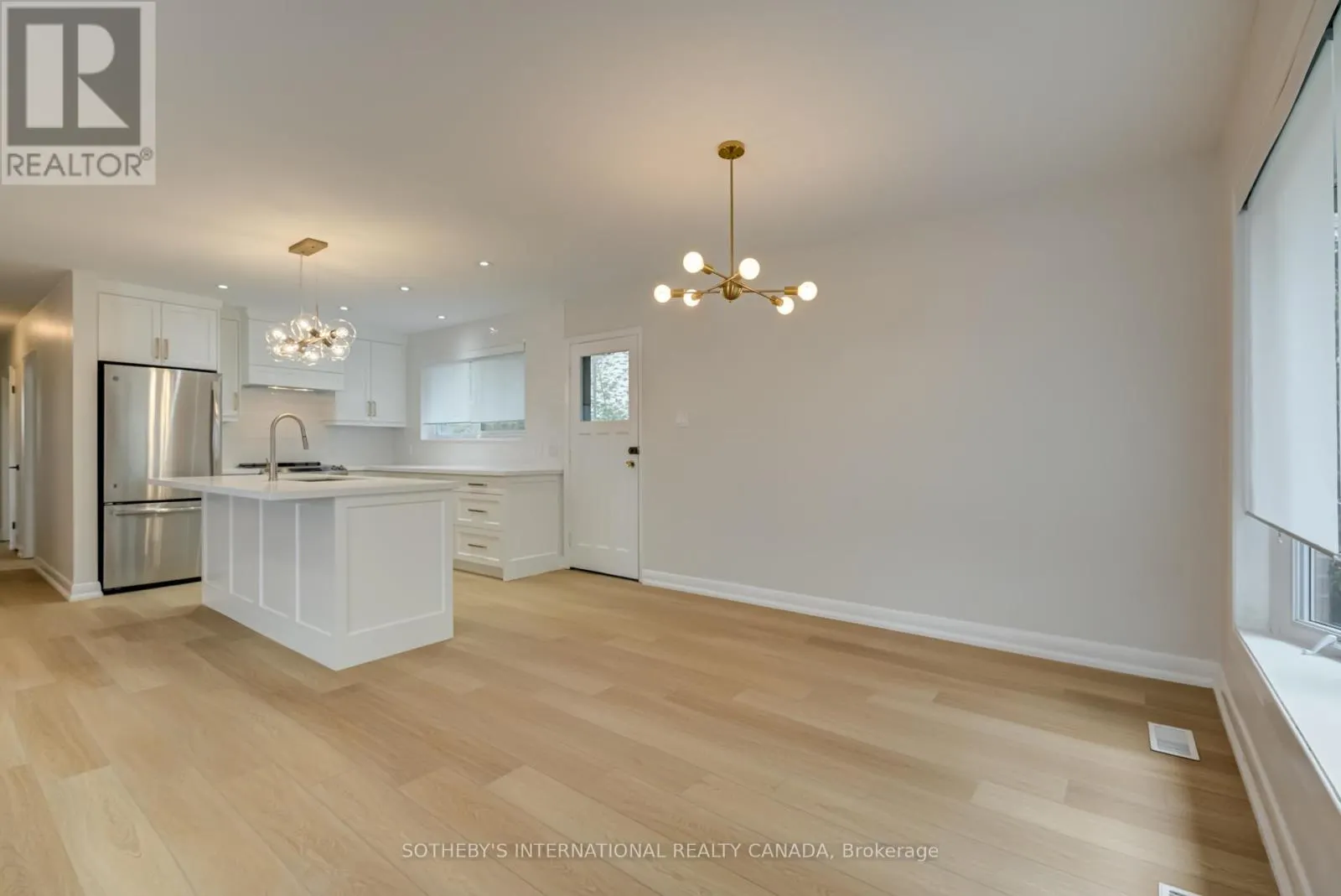 MAIN - 18 PUCKERIDGE CRESCENT