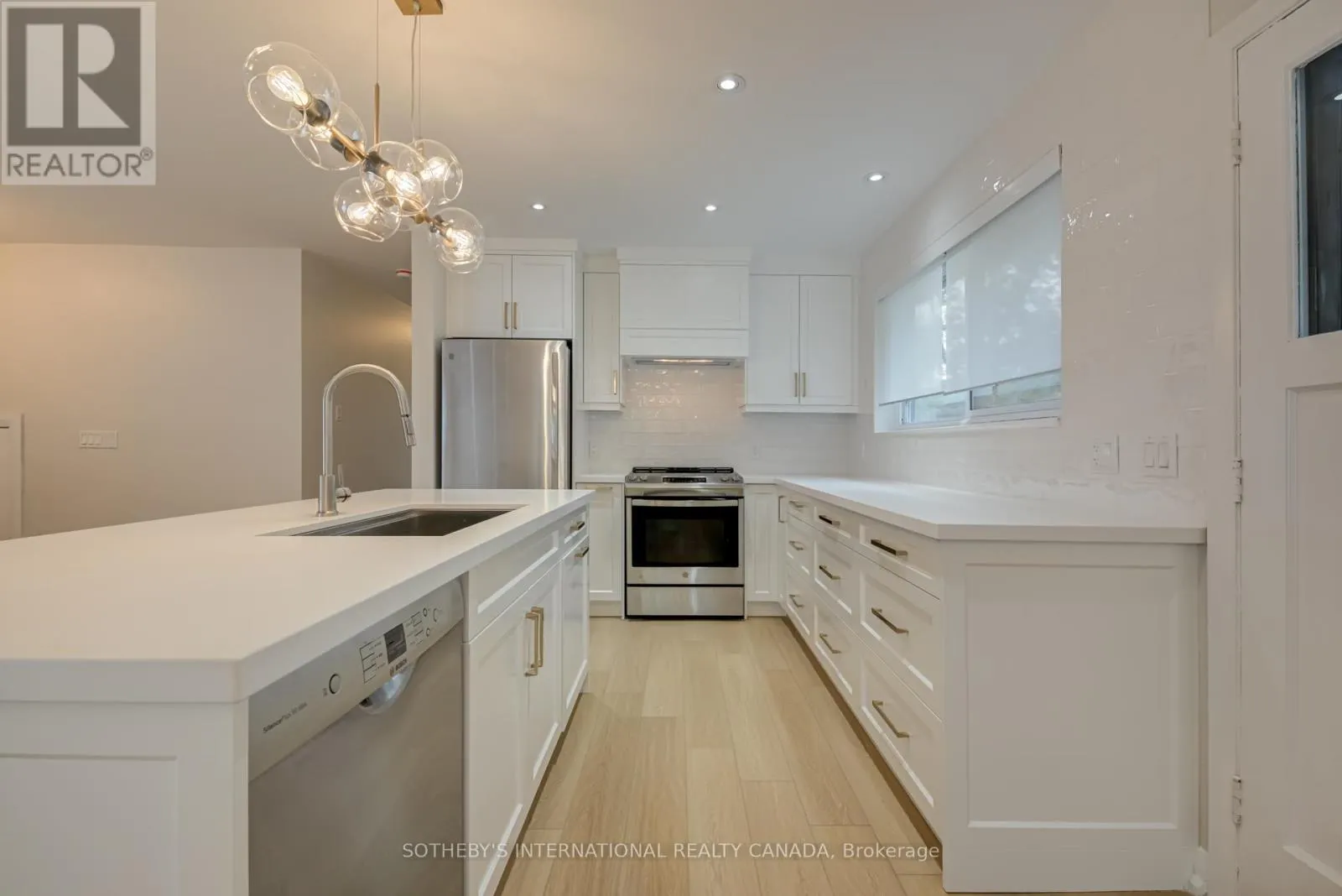 MAIN - 18 PUCKERIDGE CRESCENT